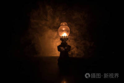油燈之光 照亮黑暗的照明設備